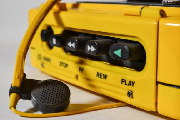 Walkman foi o primeiro aparelho que permitiu ouvir música em movimento. (Fonte: GettyImages/Reprodução)