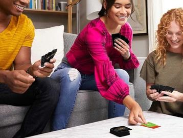 Jogos clássicos em promoção: Jenga, Detetive, UNO e mais para reunir os amigos