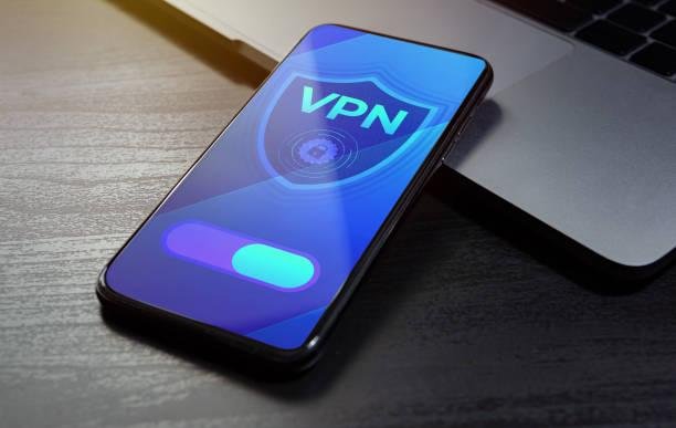 Segurança, privacidade e economia são apenas alguns dos benefícios de usar VPN para viajar.