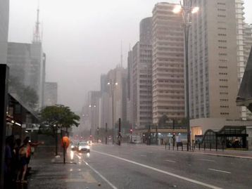 Celulares de Campinas emitem alerta sonoro inédito para enchentes; entenda como funciona