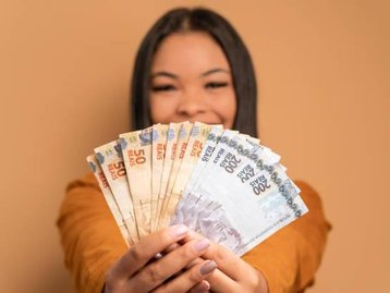 Conheça as 9 moedas mais desvalorizadas do mundo