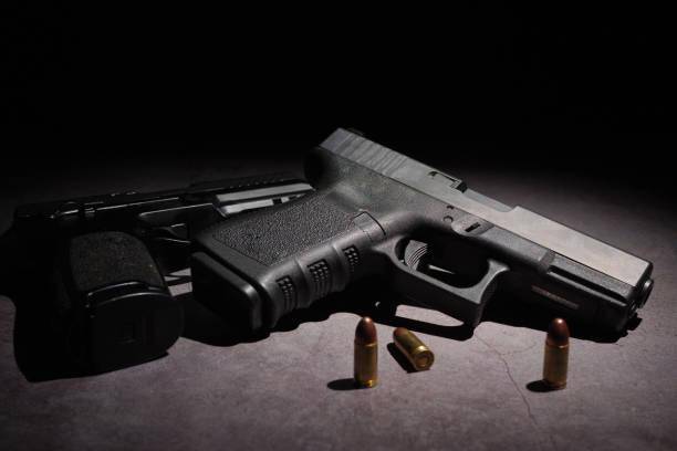 Anúncios de arma de fogo, silenciadores e outros modificadores são proibidos em plataformas da Meta. (Fonte: GettyImages)
