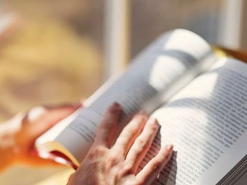 Livros de Duna, The Witcher, Percy Jackson, Bridgerton e mais obras adaptadas para as telas em oferta; veja