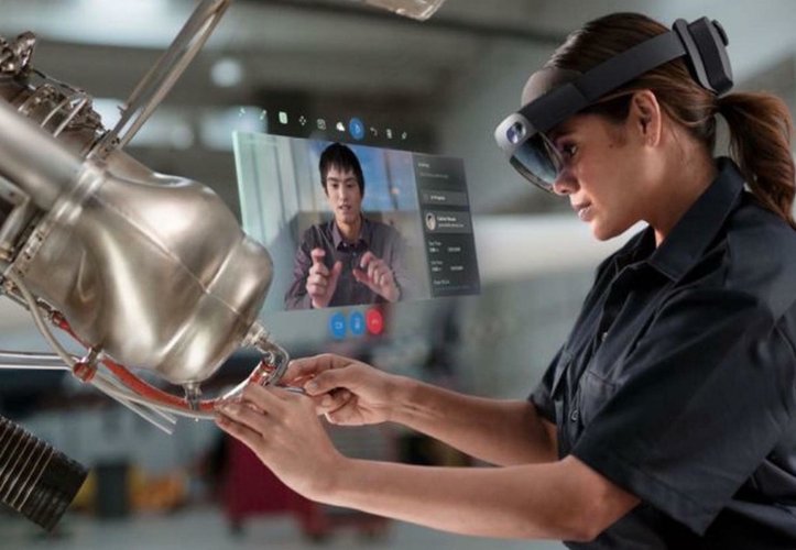 O HoloLens foi adotado em algumas indústrias ao redor do mundo. (Imagem: Microsoft/Divulgação)