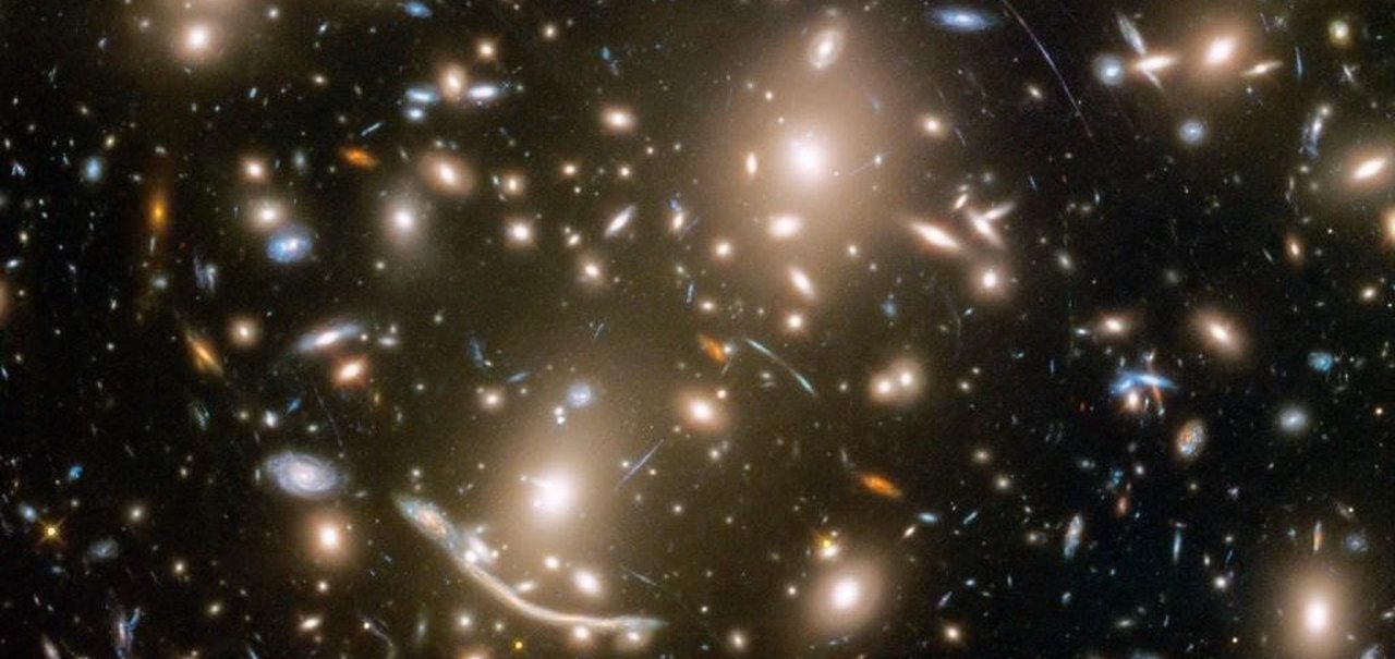 Cientistas descobrem 44 estrelas "invisíveis" em foto do James Webb 