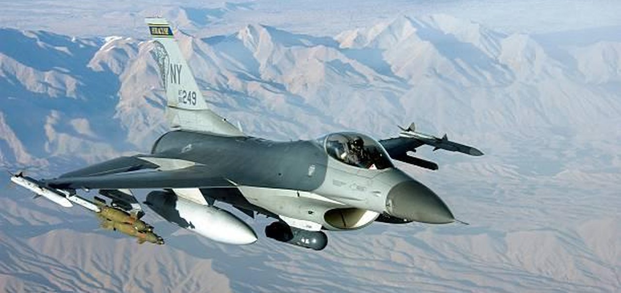 Piloto ucraniano bate recorde com caça F-16 e destrói seis mísseis em um voo