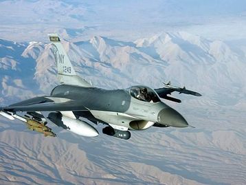 Piloto ucraniano bate recorde com caça F-16 e destrói seis mísseis em um voo