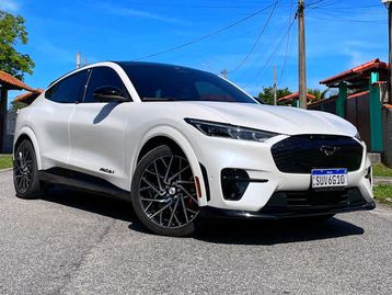 Teste: Ford Mustang Mach-E veio diretamente do multiverso para salvar os V8