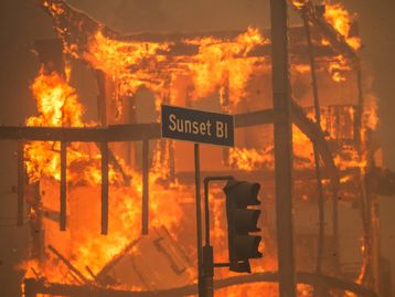 Hollywood em chamas: Incêndio em Los Angeles paralisa indústria de filmes e séries