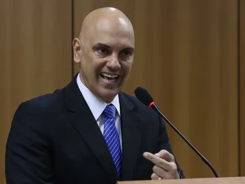 Brasil é uma terra que tem lei: Moraes sobe o tom contra Big Techs