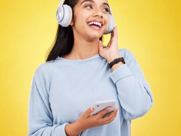 On-ear, in-ear ou over-ear: qual fone prejudica mais a sua audição? Médicos explicam