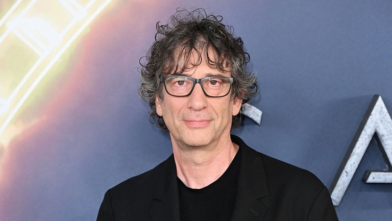 Neil Gaiman é acusado de abusar de muitas mulheres jovens