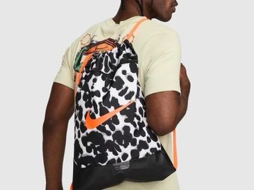 Nike até R$99 na Centauro: camisetas, bermudas, bolas e mais em promoção para aproveitar