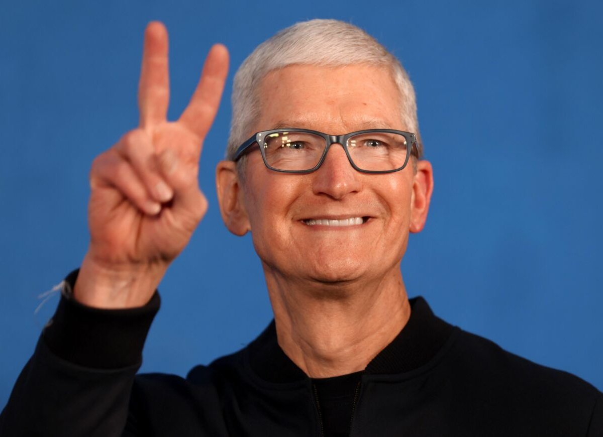 Apple aumenta salário de CEO Tim Cook para US$ 74,6 milhões