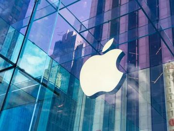 Apple fará 'investimentos massivos nos EUA', promete Trump