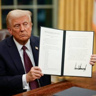 Imagem de Trump cancela incentivo a carros elétricos e regulação de IA nos EUA