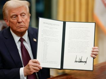 Trump cancela incentivo a carros elétricos e regulação de IA nos EUA