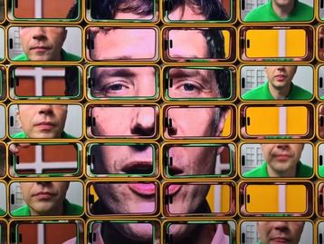Banda lança clipe impressionante gravado com vídeos de 64 iPhones