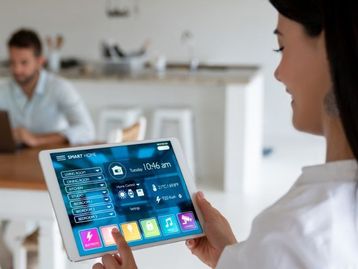 Lâmpadas, fechaduras digitais, robôs aspiradores e mais itens inteligentes a partir de R$12 no MeLi; veja ofertas