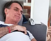 WhatsApp bloqueia canal de Jair Bolsonaro, mas volta atrás