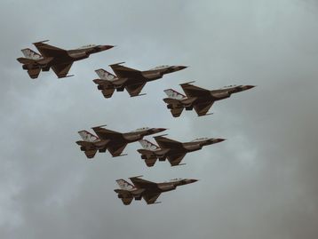 Pilotos ucranianos adotam estratégias da Guerra Fria contra a Rússia, conta veterano dos EUA