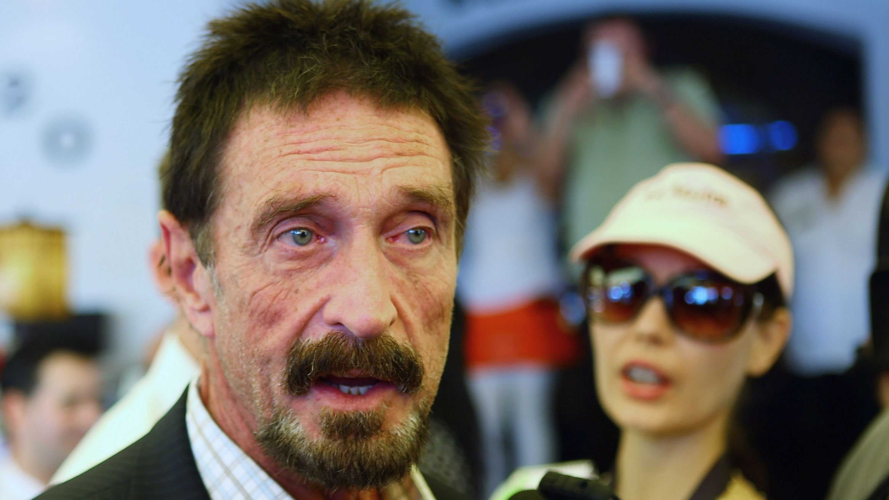 Imagem de Perfil do falecido empresário John McAfee é reativado para promover memecoin no X