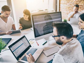 Como ganhar experiência em tecnologia mesmo sem ter um emprego na área 