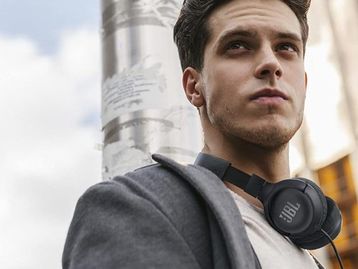Fones, Headsets e caixa de som JBL em promoção no Magalu; confira oportunidades