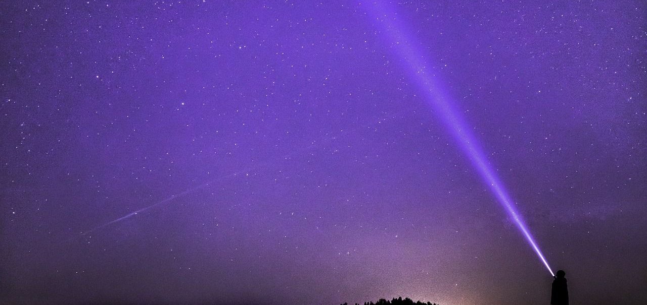 OVNIs ou drones? Novos avistamentos de luzes misteriosas são registrados nos EUA
