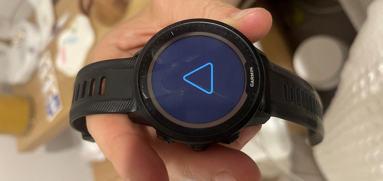 Smartwatches da Garmin param de funcionar com ‘triângulo azul da morte’