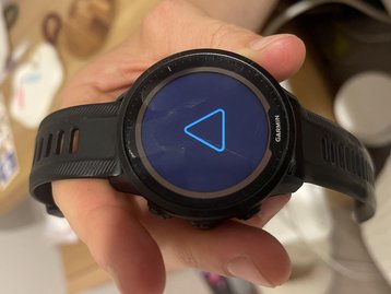 Smartwatches da Garmin param de funcionar com ‘triângulo azul da morte’