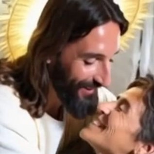 Imagem de Pixverse: veja o que é e como fazer a trend de 'Jesus abraçando'