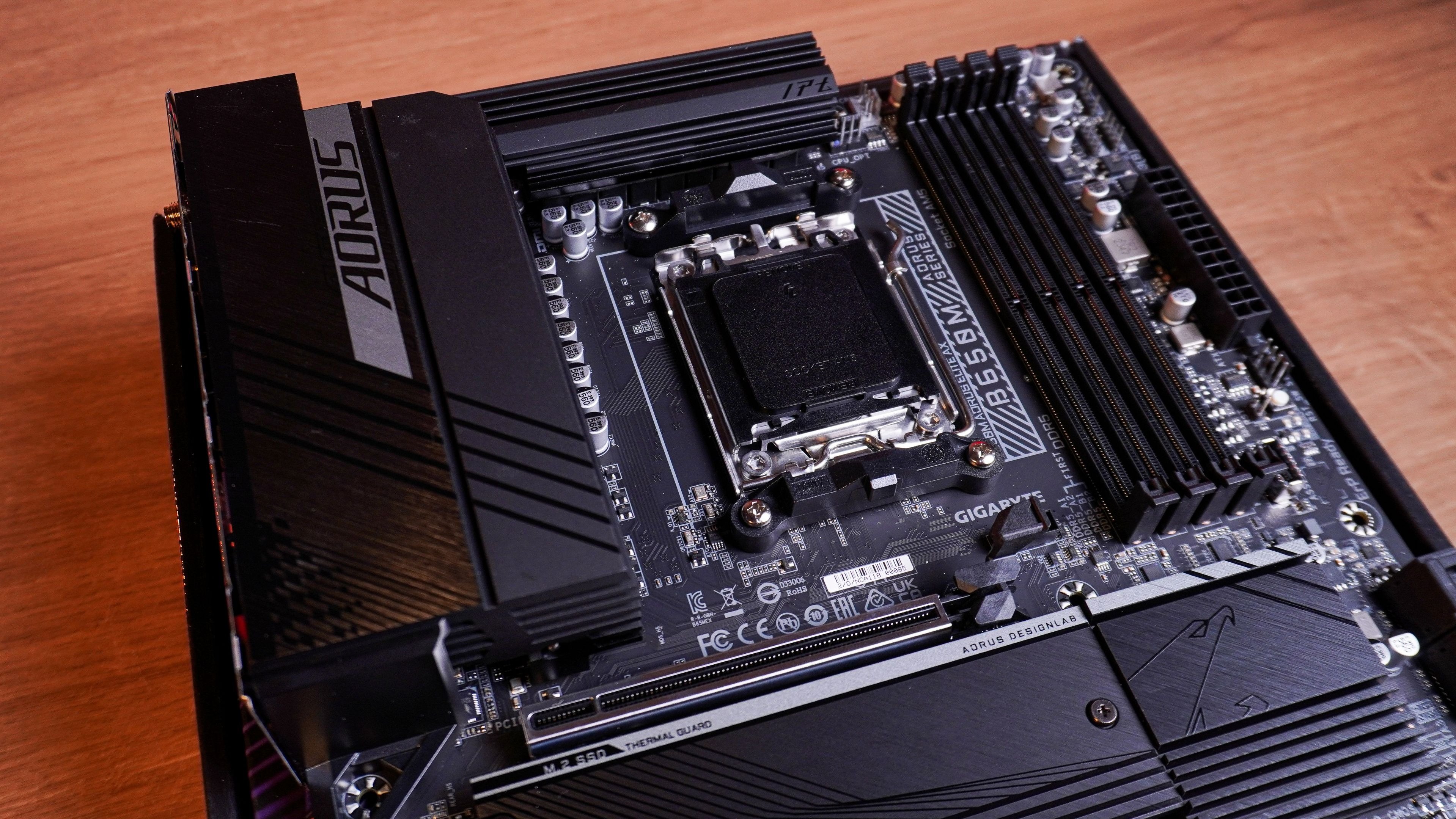 Placa-mãe B650M AORUS Elite AX