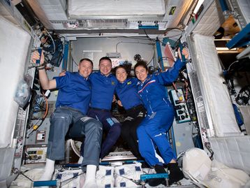 O que os astronautas fazem com a roupa suja no espaço?