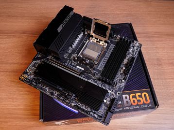 Review B650M AORUS Elite AX: uma placa-mãe intermediária caprichada