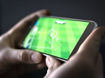 Dona do campeonato espanhol denuncia X e Google por transmissões piratas de futebol