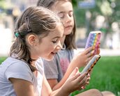 Celulares nas escolas: petição contra banimento tem 1,5 milhão de assinaturas em 1 semana
