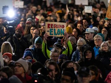 Políticas de Elon Musk no governo Trump são alvo de protestos nos Estados Unidos