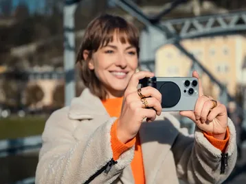 LUX Grip: Leica lança acessório com controles profissionais para a câmera do iPhone