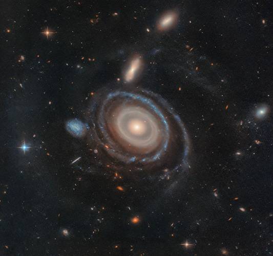 Hubble_LEDA1313424_STScI-01JJADTMJ80R1R4W6KK563RW2C.jpg
