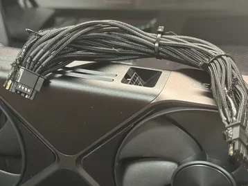 Conectores de energia da RTX 5090 continuam derretendo