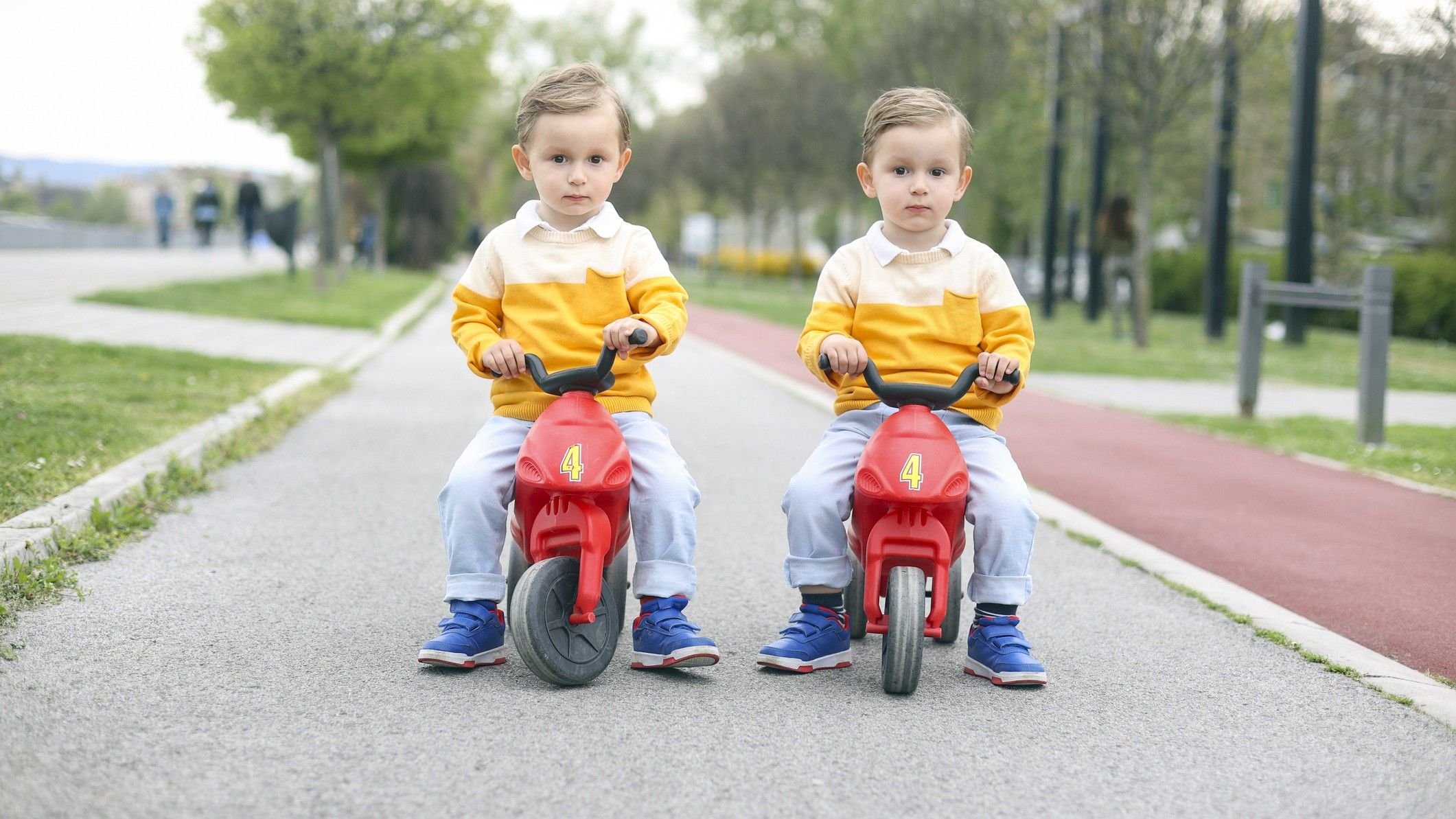 dois-meninos-gêmeos.jpg