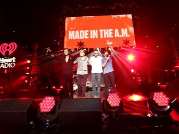 Caso único: fã sofreu colapso pulmonar leve ao gritar excessivamente em show da banda One Direction