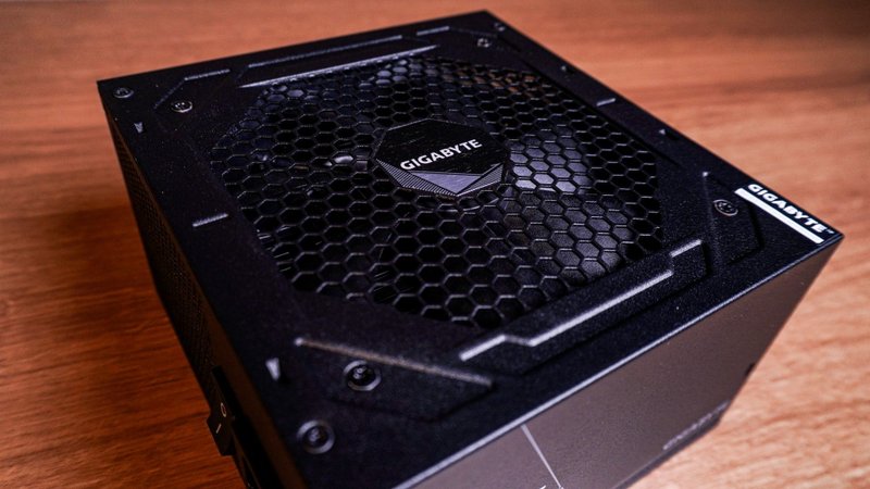 Fonte de PC GIGABYTE UD1000GM PG5 Felipe Vidal/TecMundo