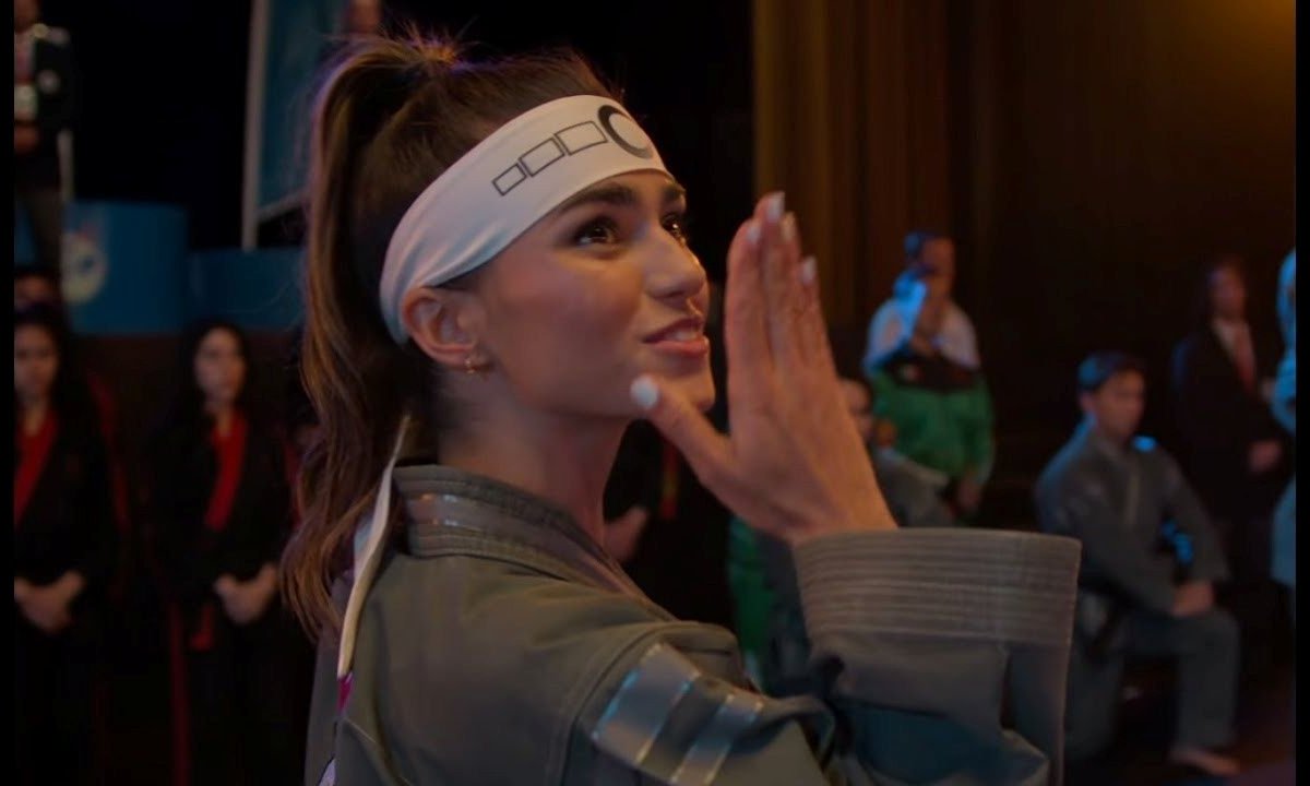 Atriz que faz Zara Malik em Cobra Kai é campeã de artes marciais na vida real! Conheça Rayna Vallandingham - Portais