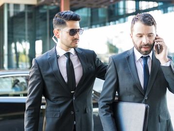 Novo app nos EUA permite a contratação de segurança privada e armada pelo celular