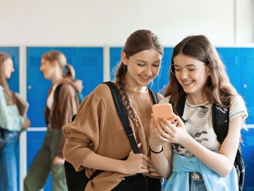 Proibição de celulares na escola: como está a adaptação dos jovens?