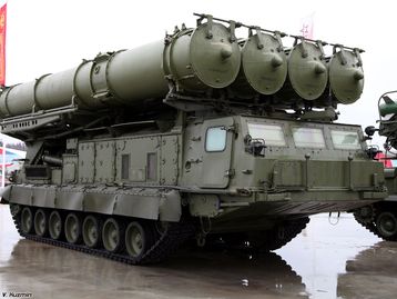 Drone ucraniano destrói lançador de mísseis do sistema S-300VM da Rússia; imagens