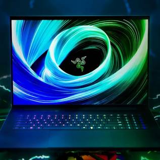 Imagem de Razer Blade 18: notebook conta com RTX 5090 e super tela 4K de 240 Hz