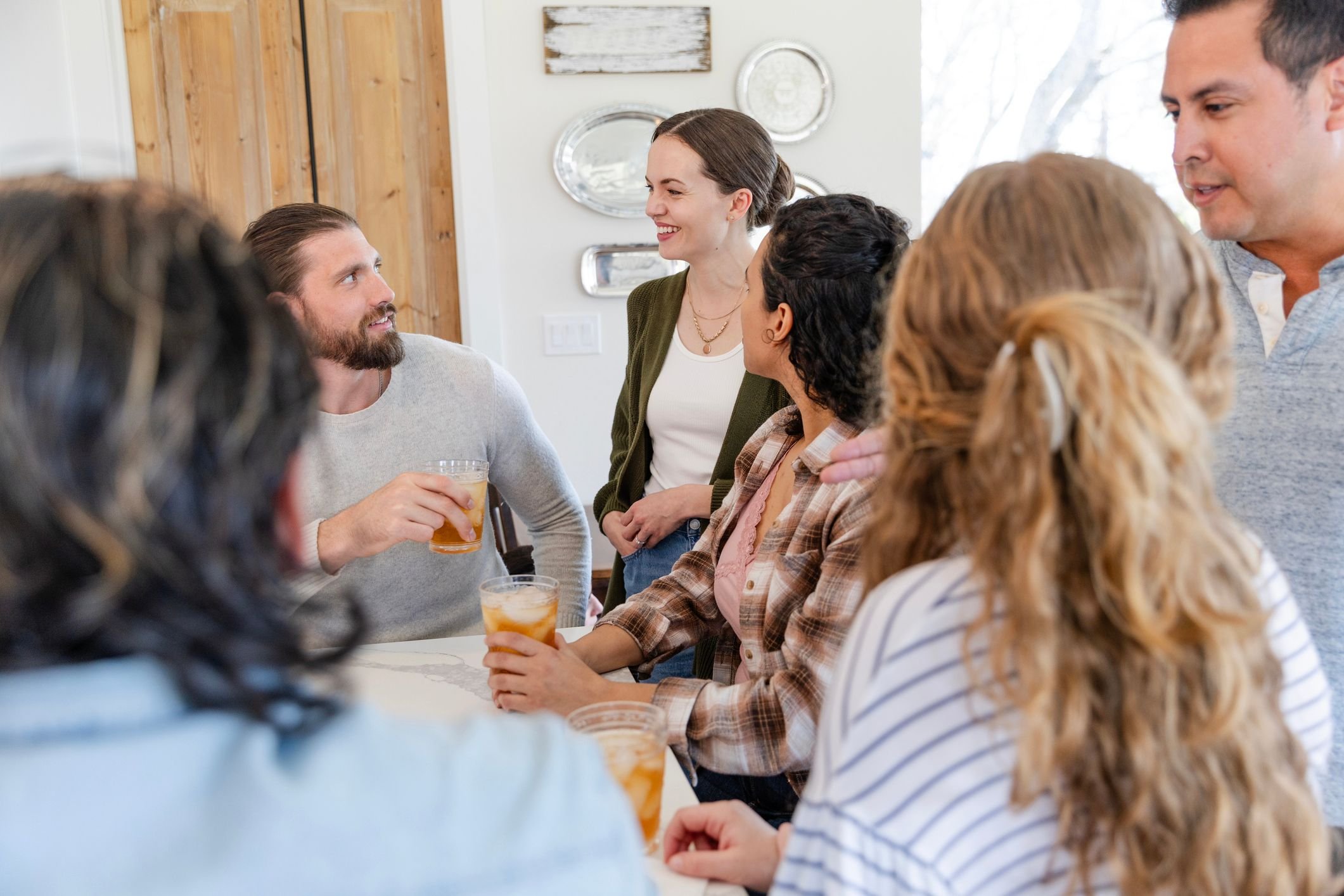 grupo-de-amigos-tomando-cerveja.jpg